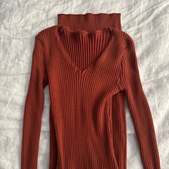 V Neck Rib-Knit Slim Sweater Dress - Picture 5 of 6